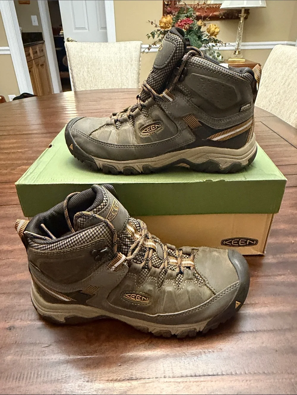 Keen Black Oliver Wide Targhee lll Mid WP Men US 8.5 SW